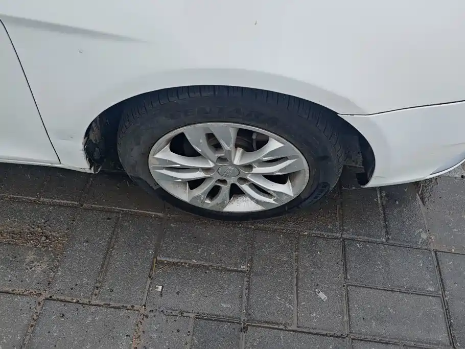 Geely Emgrand 2015 2015 Sedan 1.5L Manual Upward Edition