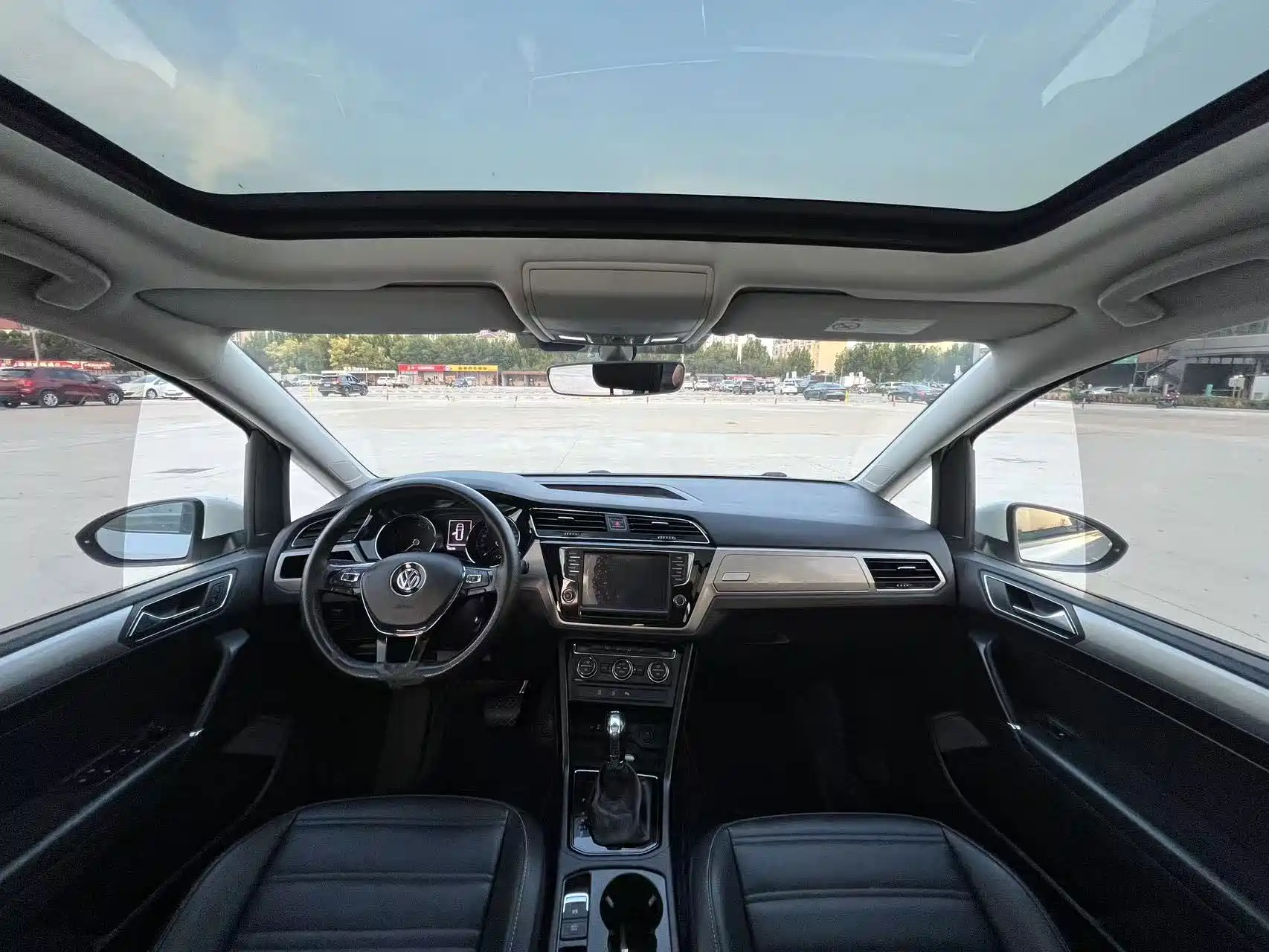 Photo 9 - Volkswagen Touran