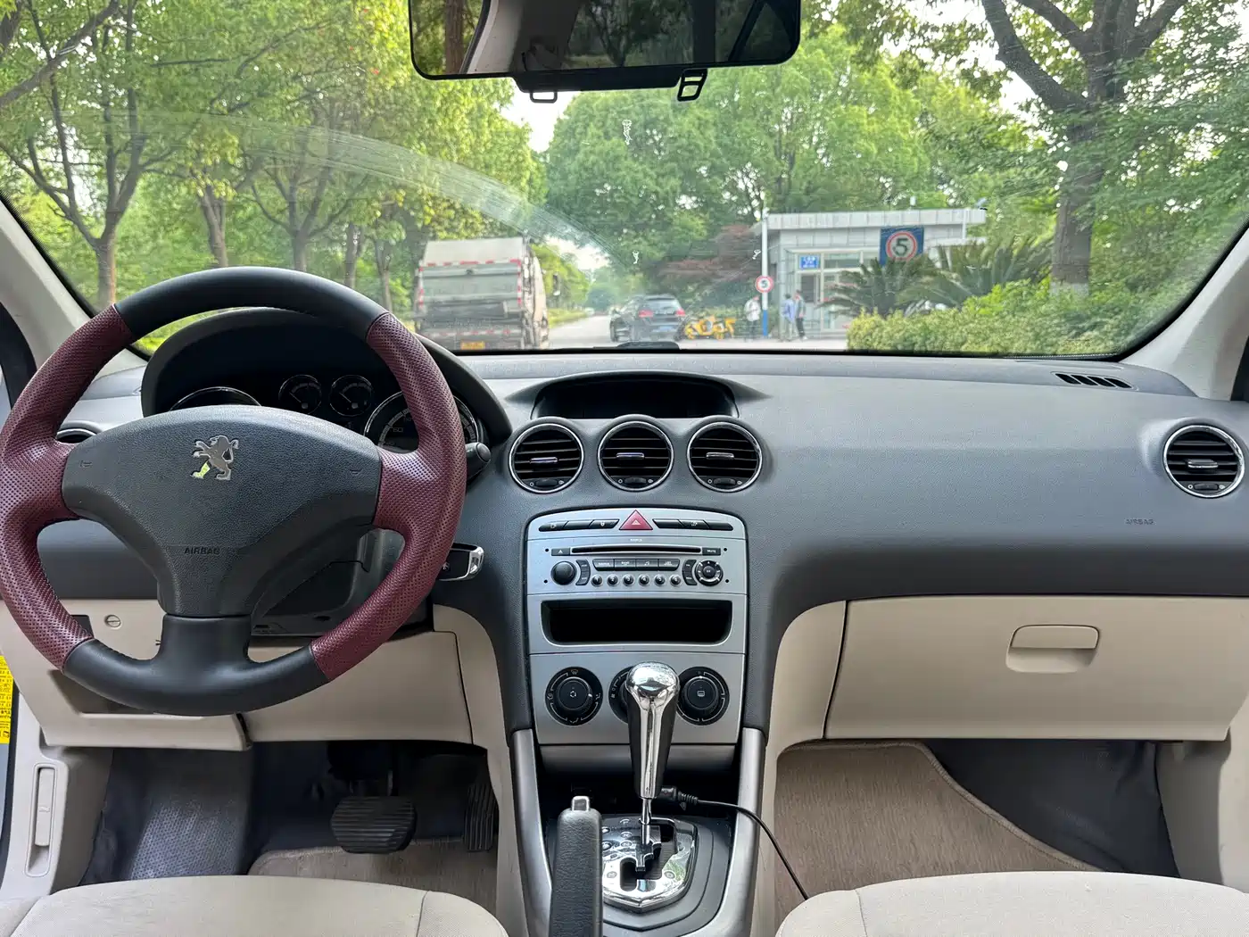 Peugeot 408 2010 2.0L Automatic Premium Edition фото 11