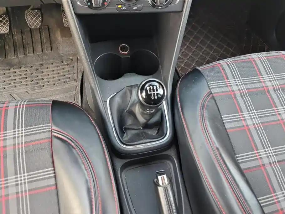 Volkswagen Polo 2016 1.6L Manual Comfort фото 16