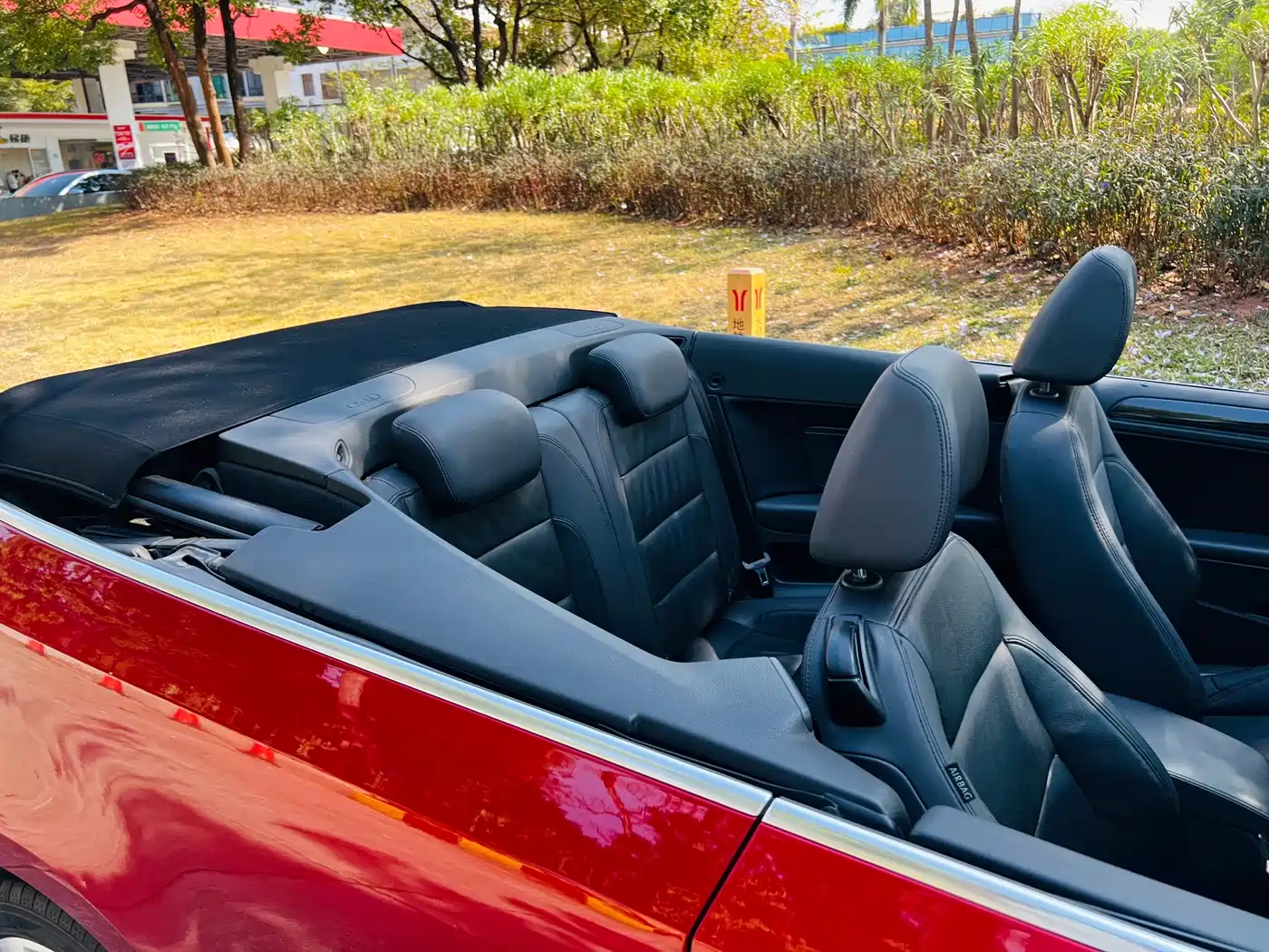 Volkswagen Golf (Import) 2012 1.4TSI Luxury Convertible Edition фото 14