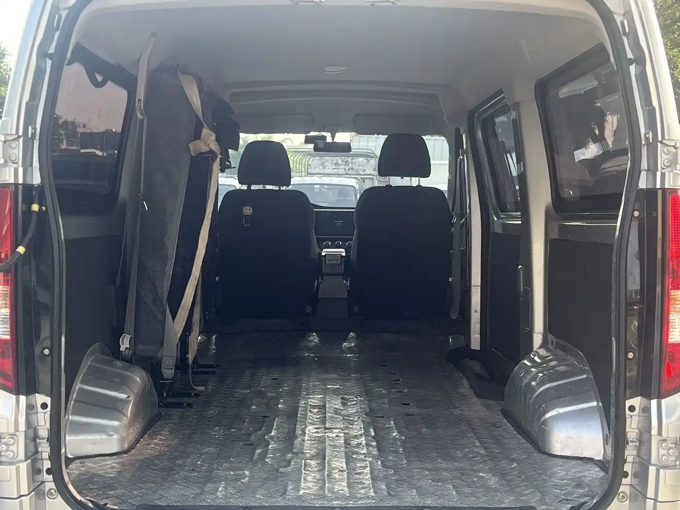 Changan Kaicheng Changan Ruixing EM80 2025 2025 Passenger Version Comfort 6-seater 300km Dual Swing Doors