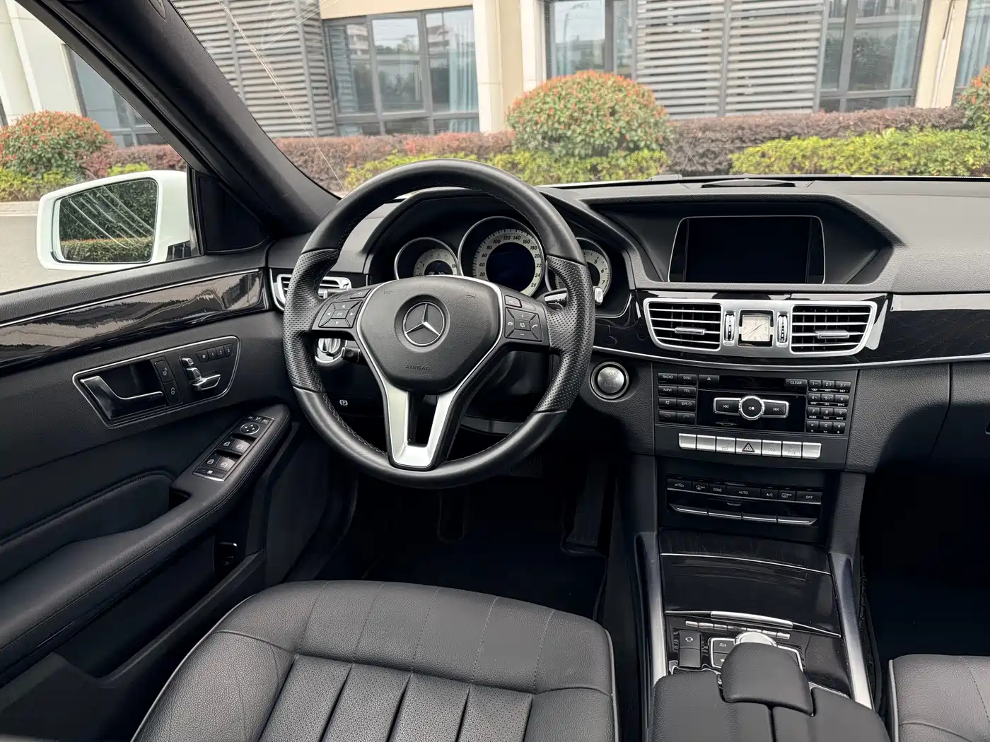 Mercedes-Benz E-Class 2015 E 260 L Sport фото 19