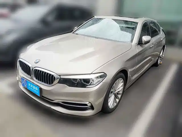 BMW 5 Series 2018 525Li Luxury Package — фото 1