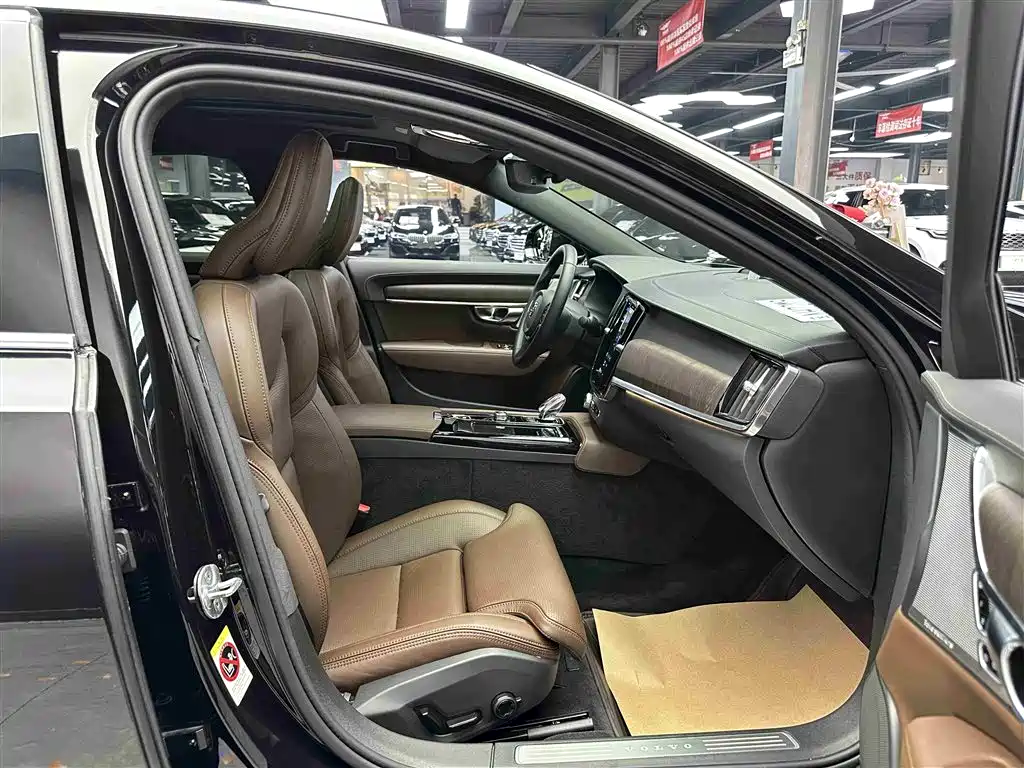 VOLVO S90 PLUG IN HYBRID