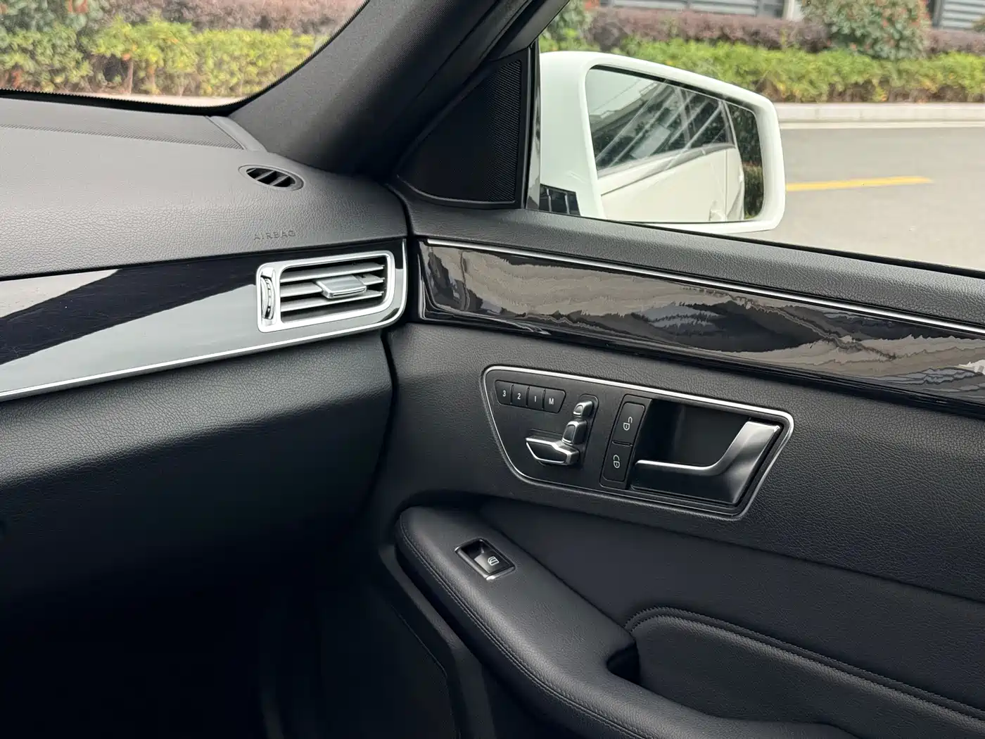 Mercedes-Benz E-Class 2015 E 260 L Sport фото 22