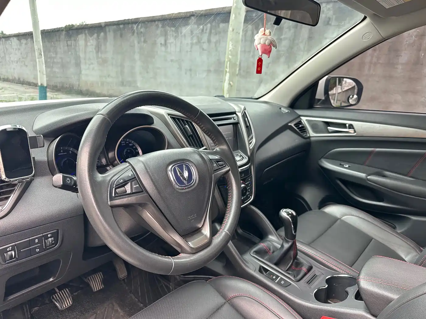 Photo 10 - Changan CS75