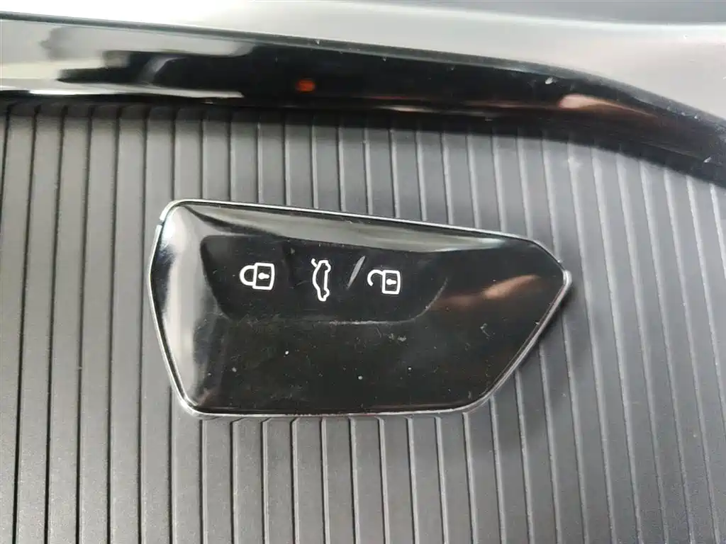 Volkswagen Passat 2025 Model Pro 380TSI Starlight Dragon Premium Edition фото 17