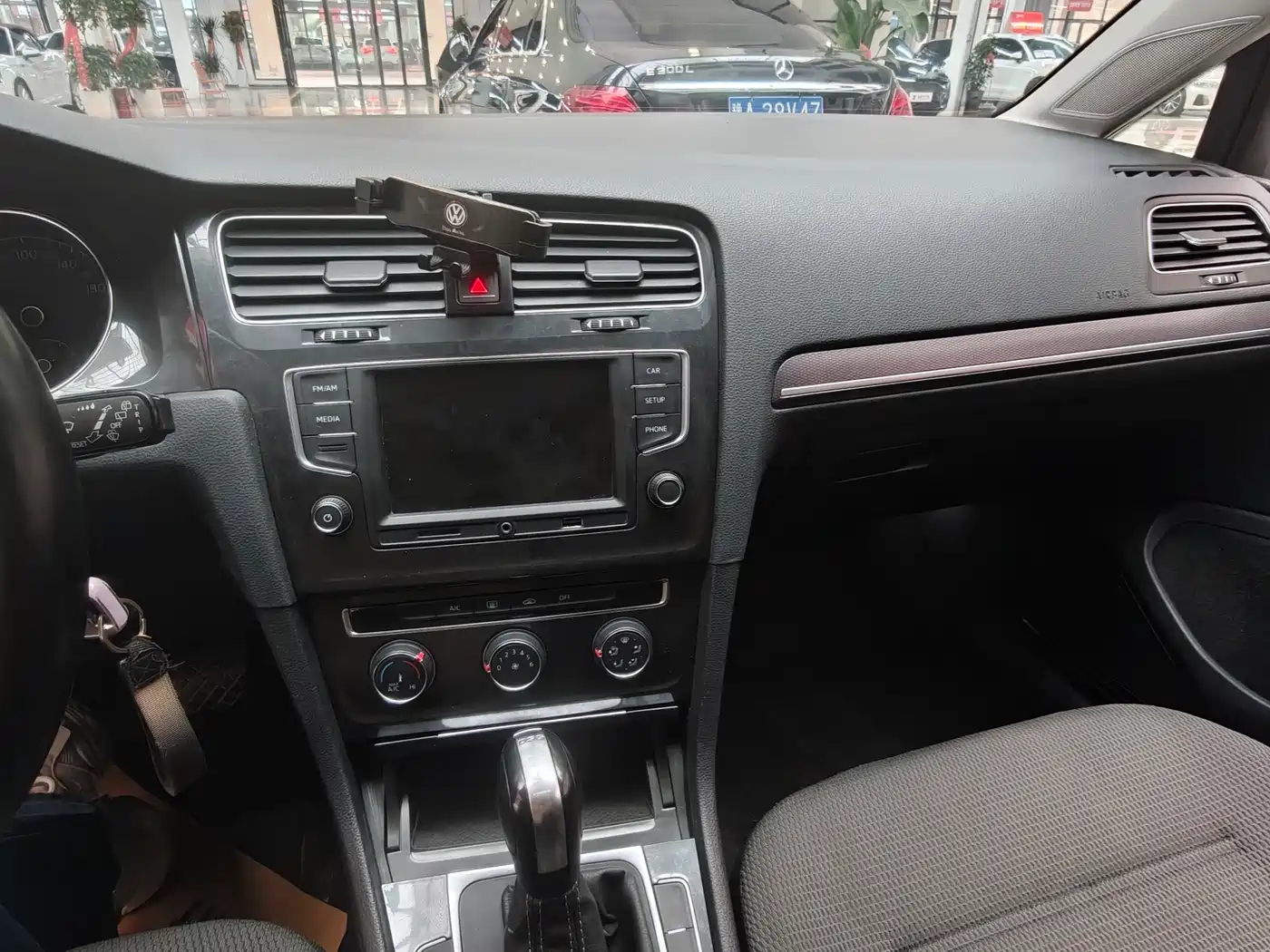 Volkswagen Golf 2017 230TSI Auto Comfort Millionth Anniversary Edition фото 12