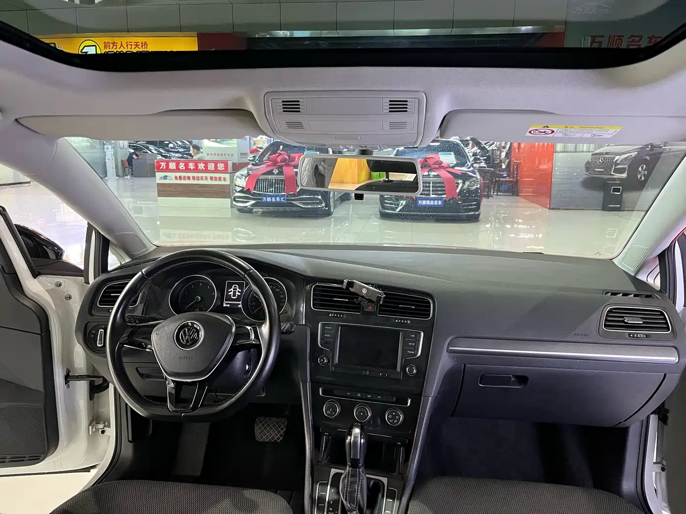 Volkswagen Golf 2017 230TSI Auto Comfort Millionth Anniversary Edition фото 21