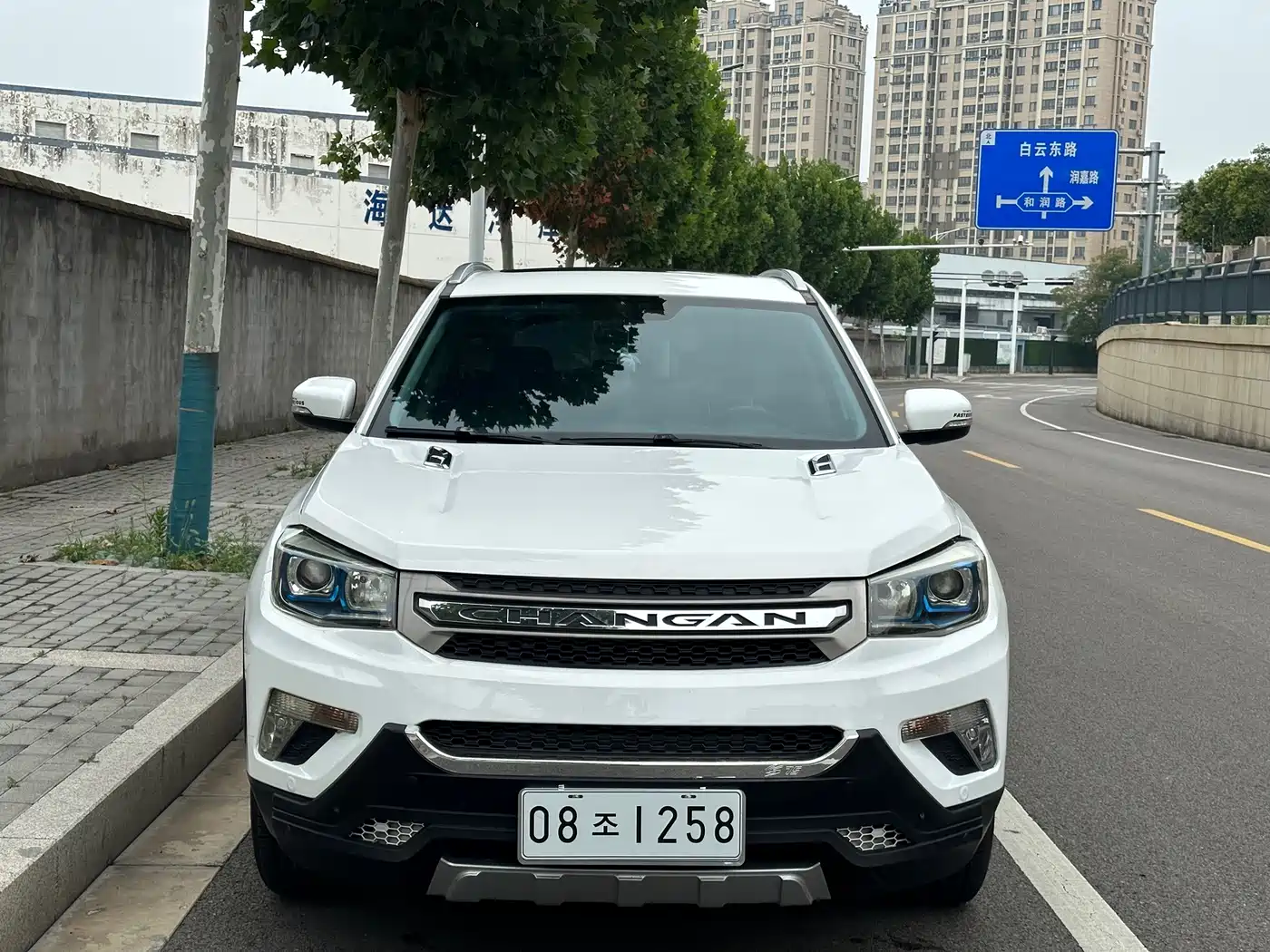 Photo 2 - Changan CS75
