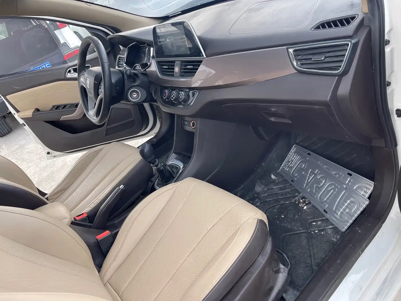 Baojun 310W 2018 2017 1.5L Manual Fashion Edition (China V)