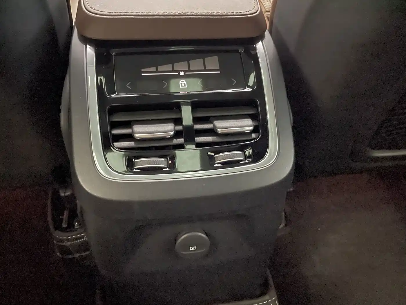 Volvo XC90 Plug-in Hybrid 2023 2024 T8 Premium Luxury 7-Seater
