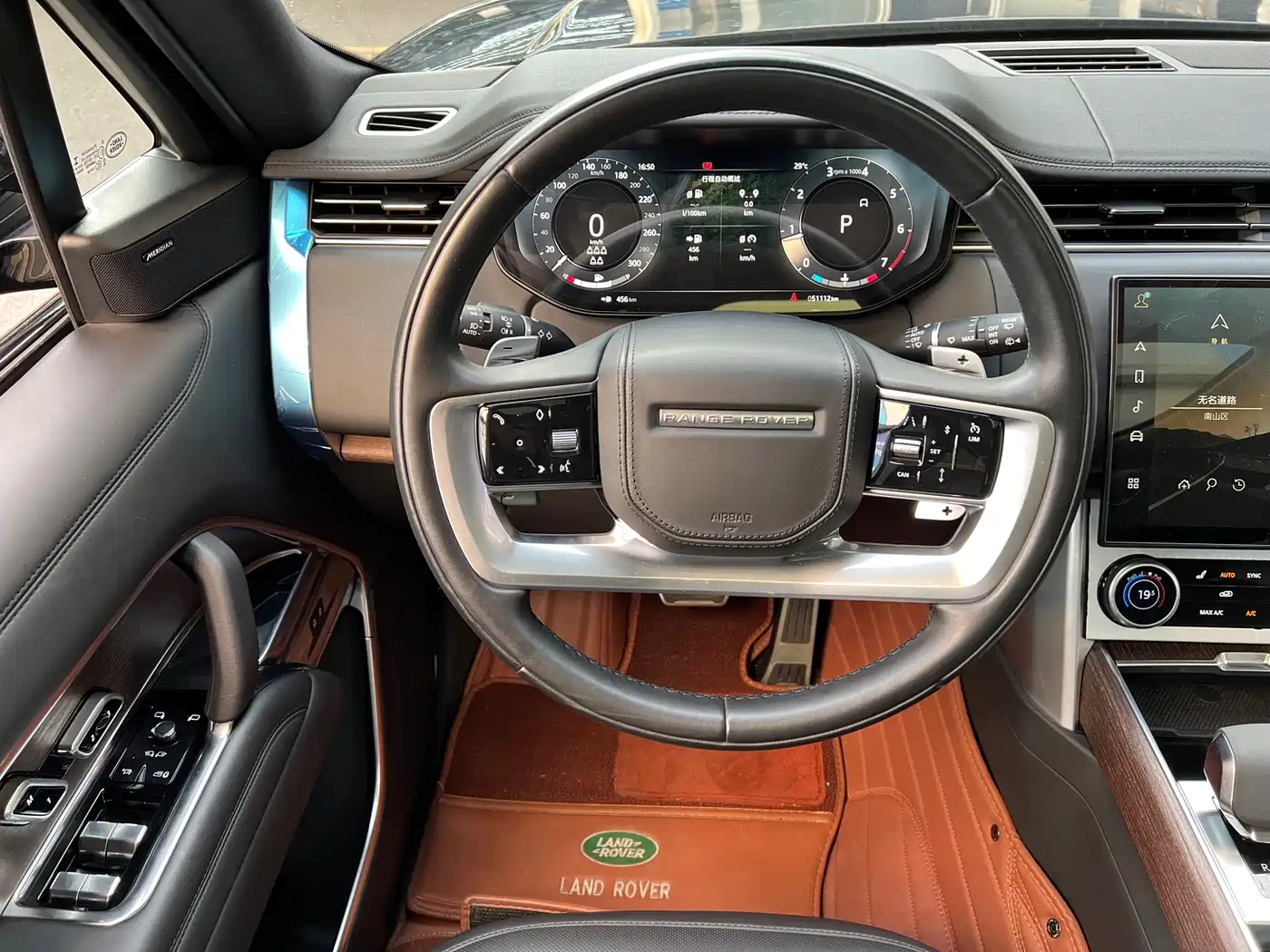 Land Rover Range Rover 2023 3.0 L6 400PS Golden Age 7-Seater Long Wheelbase фото 15