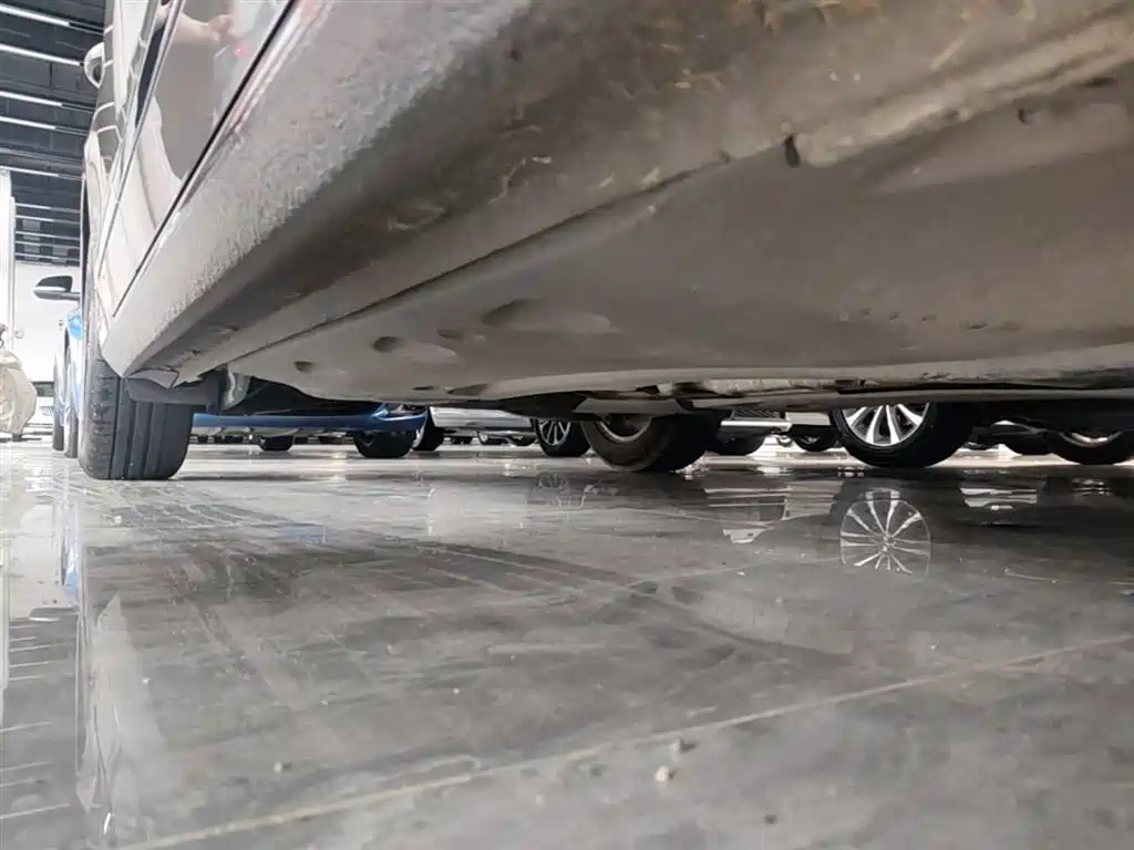 Volkswagen Passat 2015 1.8TSI DSG Honor Edition фото 21