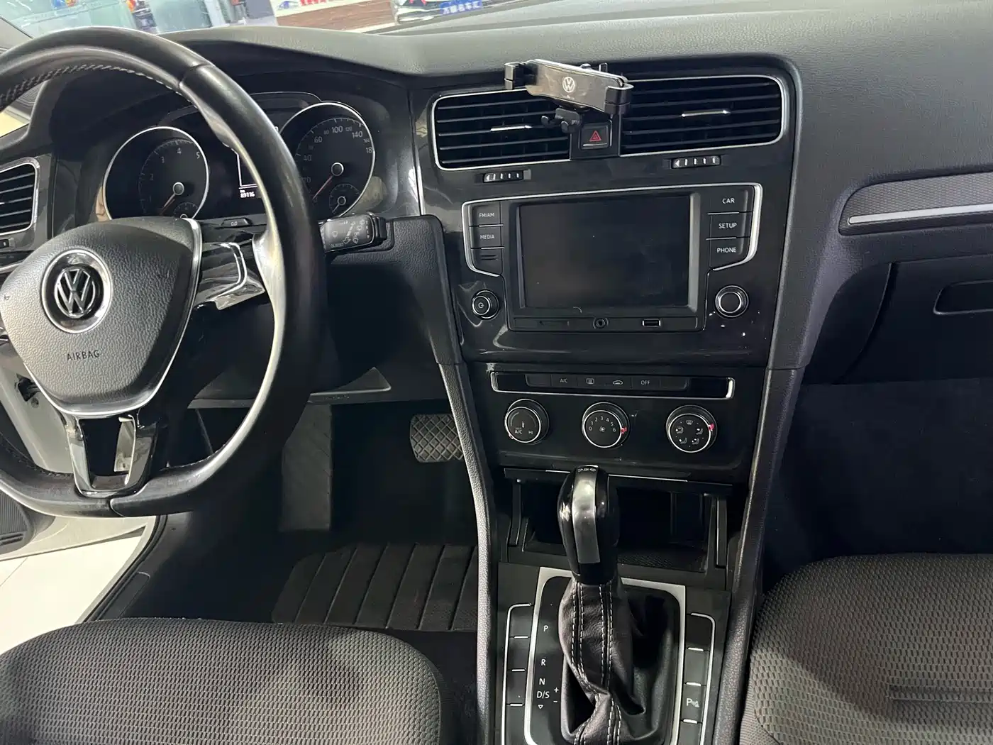 Volkswagen Golf 2017 230TSI Auto Comfort Millionth Anniversary Edition фото 22