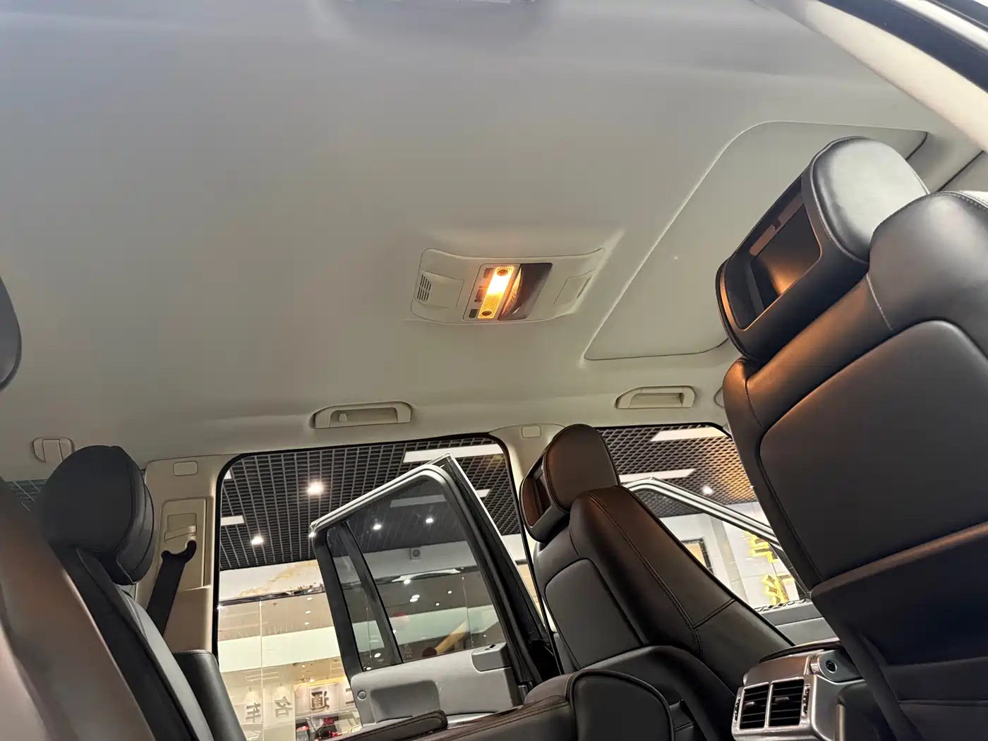 Land Rover Range Rover 2011 5.0 NA V8 HSE фото 17