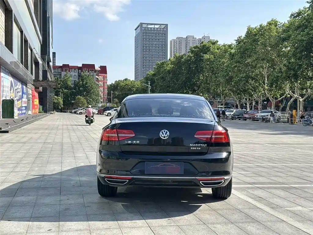 Volkswagen Magotan 2017 330TSI DSG Luxury фото 8