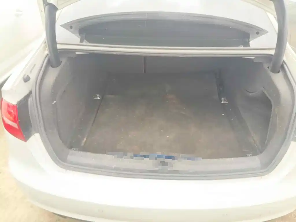 Фото 5 - Audi A4L