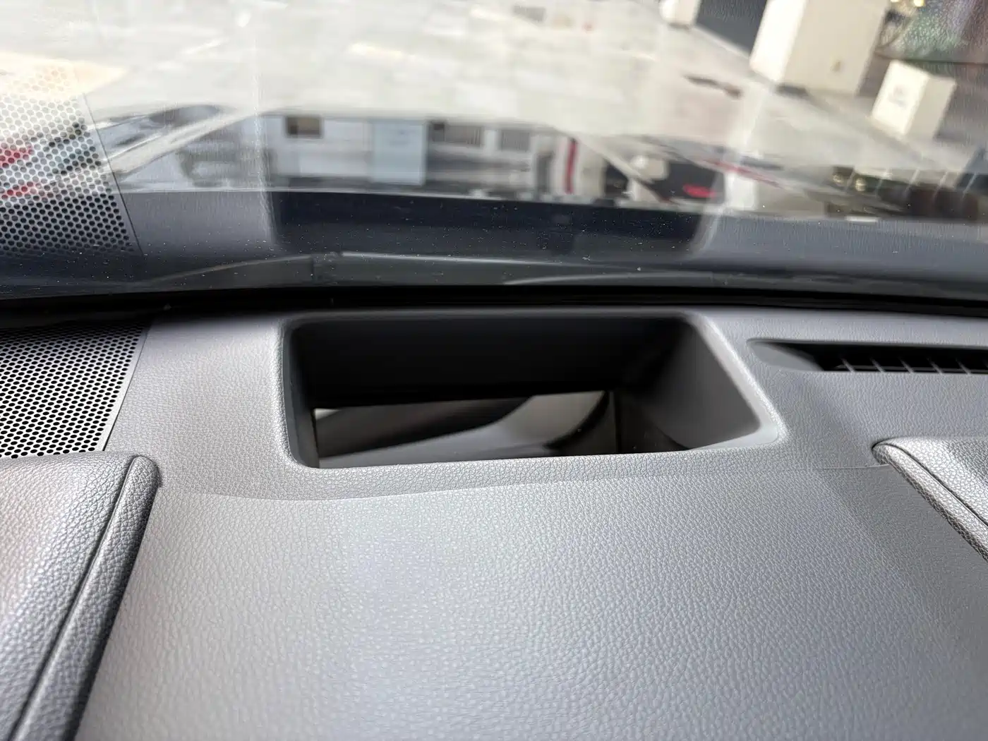 Toyota Highlander 2023 2.5L Smart Hybrid Dual Engine AWD Premium 7-Seater фото 15