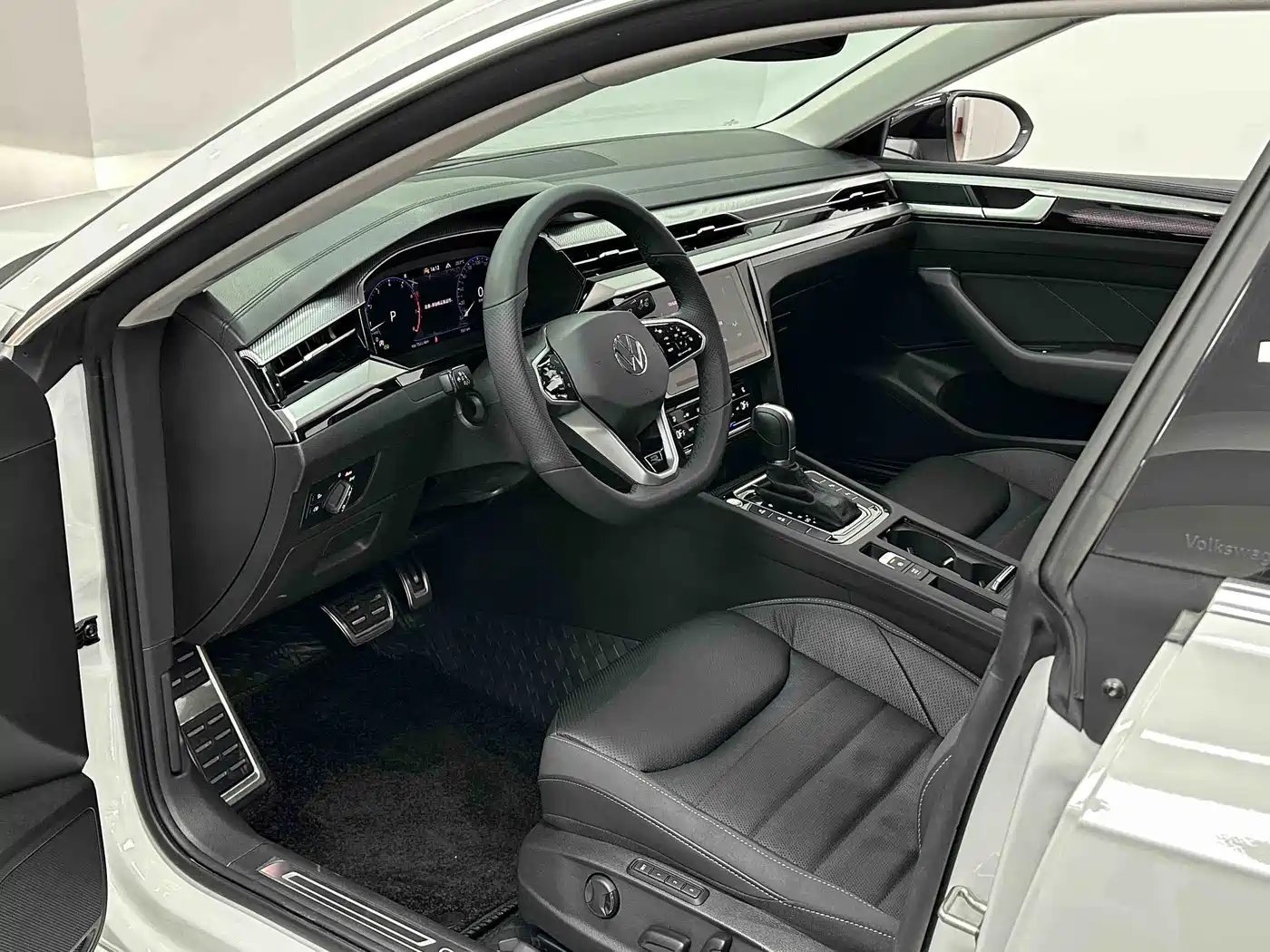 Volkswagen FAW-Volkswagen CC 2025 380TSI Eye-catching Shared Edition фото 11