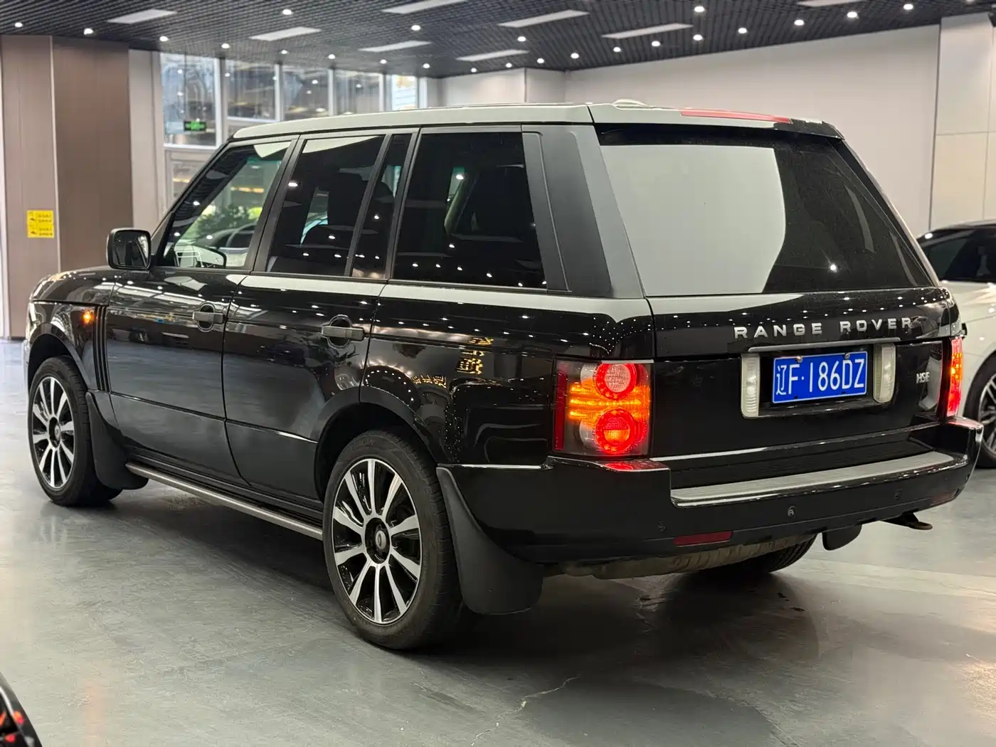 Land Rover Range Rover 2011 5.0 NA V8 HSE фото 6