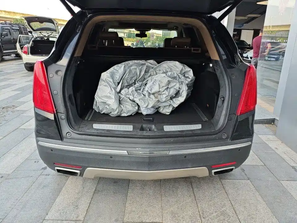 Photo 8 - Cadillac XT5