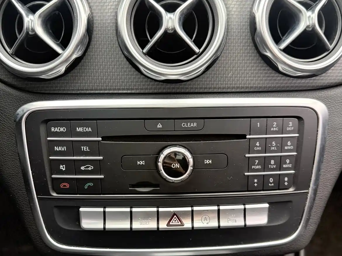 Mercedes-Benz GLA 2017 GLA 200 Dynamic фото 14