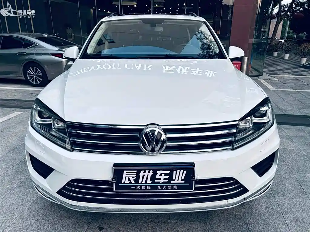 Фото 3 - Volkswagen Touareg