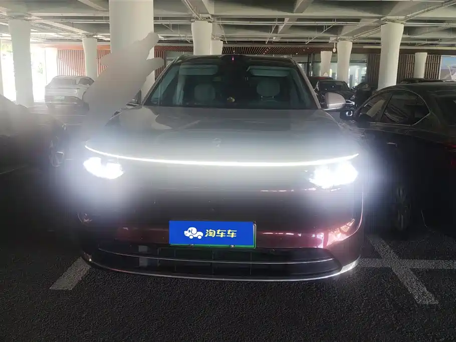AITO Wenjie AITO M8 2025 Range Extender Max+ Edition 53.4kWh 5-seater фото 2