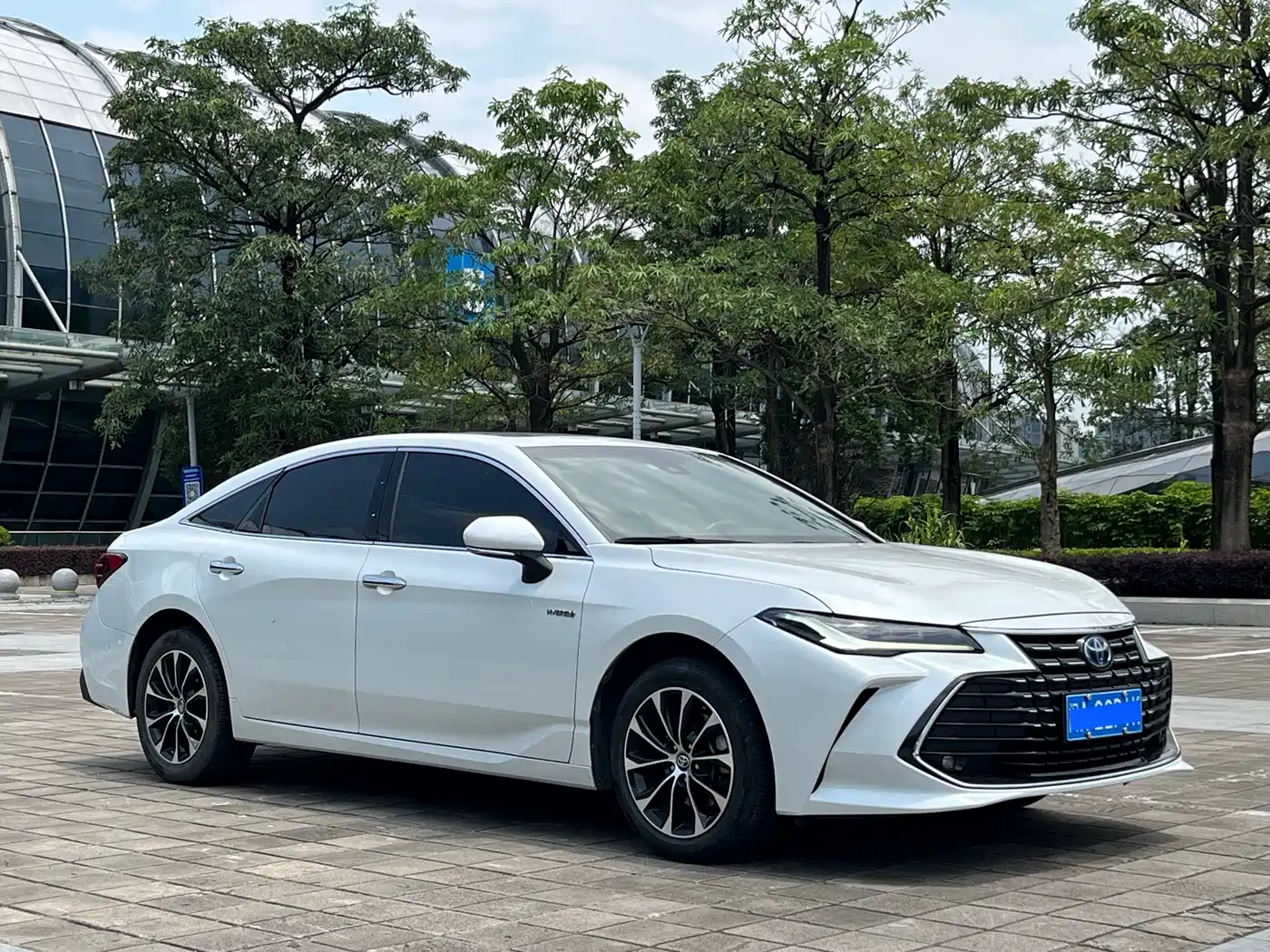 Toyota Avalon 2023 Hybrid 2.5L Luxury Edition фото 2