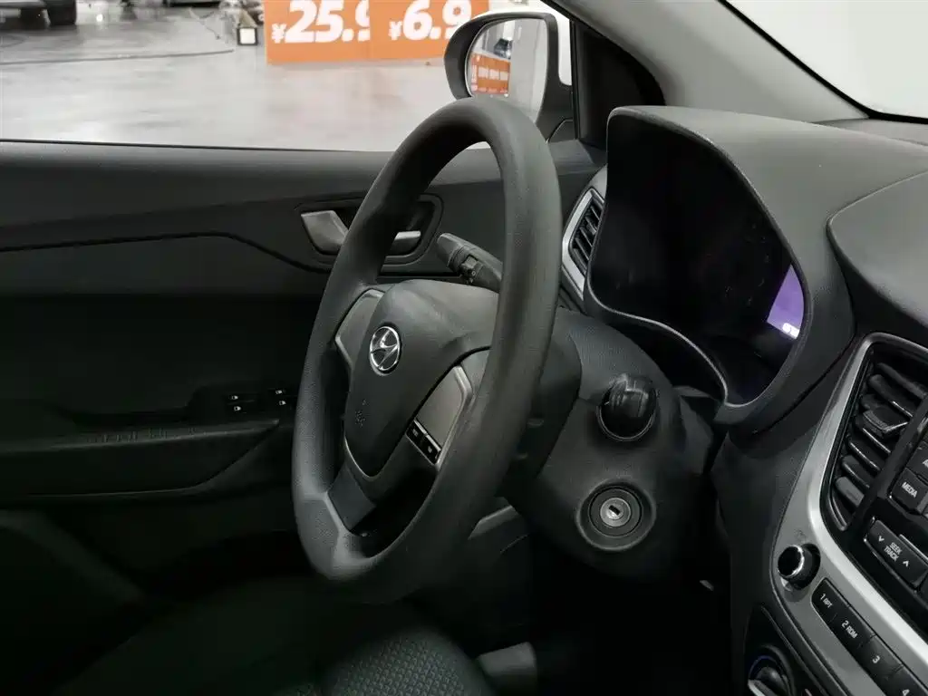 Hyundai Verna 2016 1.4L Manual Cool Edition GLS фото 22
