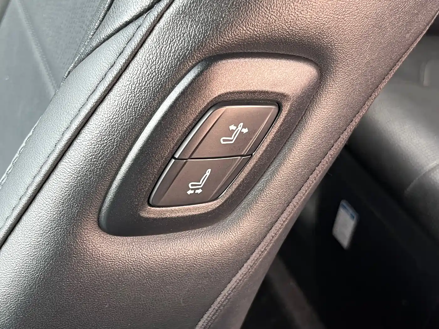 Toyota Avalon 2023 Hybrid 2.5L Luxury Edition фото 18