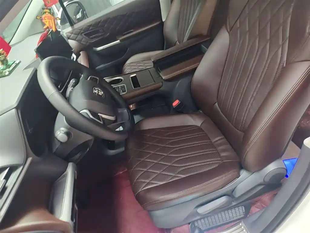Toyota Granvia 2024 2.5L Hybrid Comfort фото 15