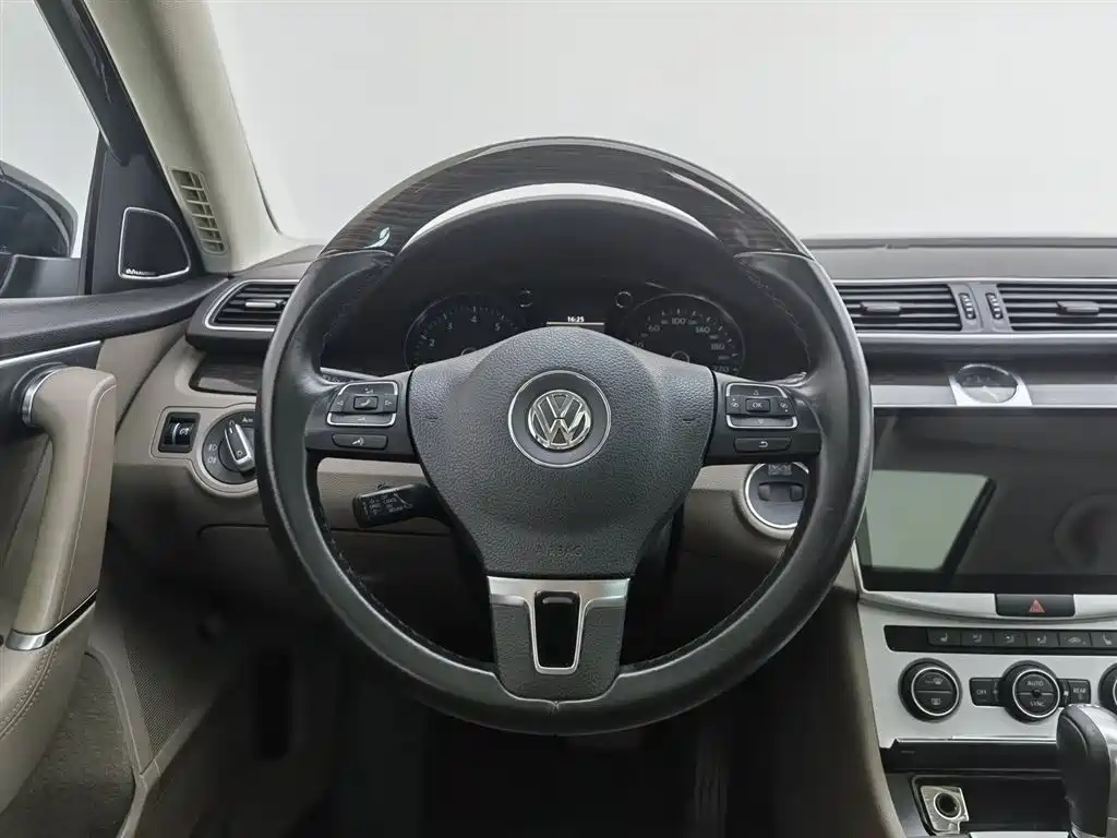 Volkswagen Magotan 2013 2.0TSI Ultimate фото 11