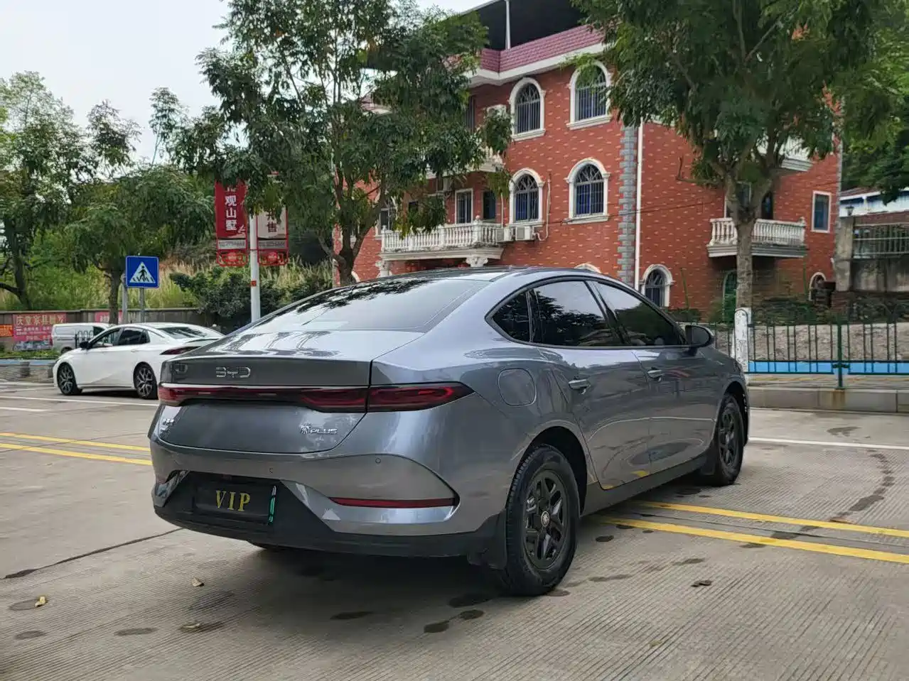 BYD Qin PLUS 2026 DM-i Smart Edition 128KM Progressive фото 12