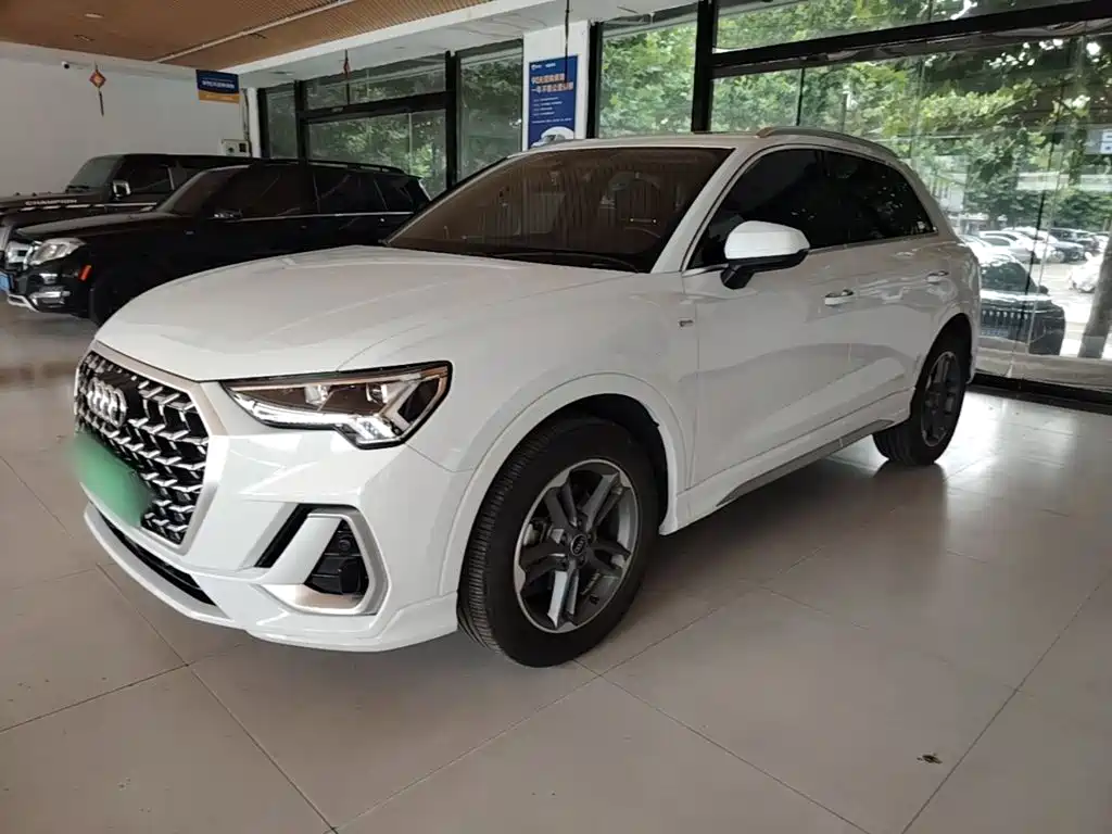 Audi Q3 2025 2024 35 TFSI Progressive Sport