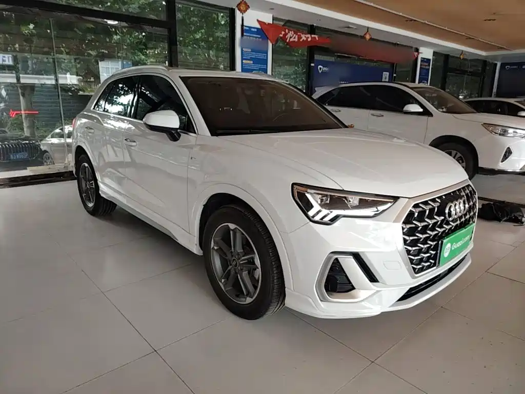 Audi Q3 2025 2024 35 TFSI Progressive Sport