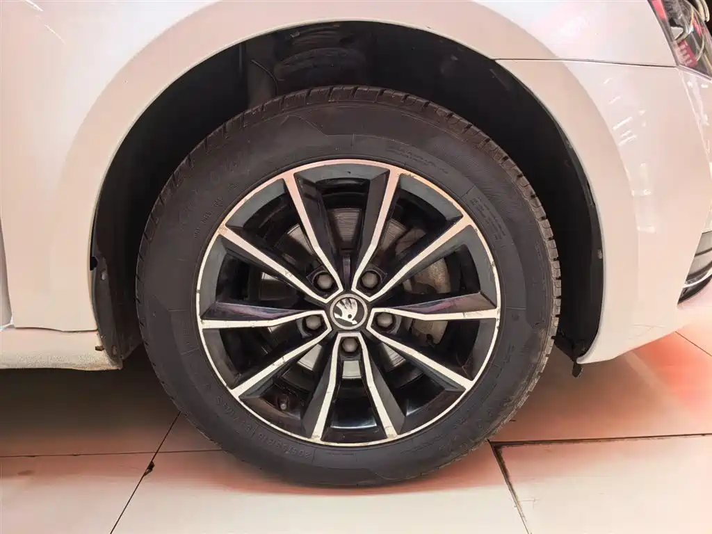 Škoda Octavia 2016 1.6L Automatic Smart Edition фото 18