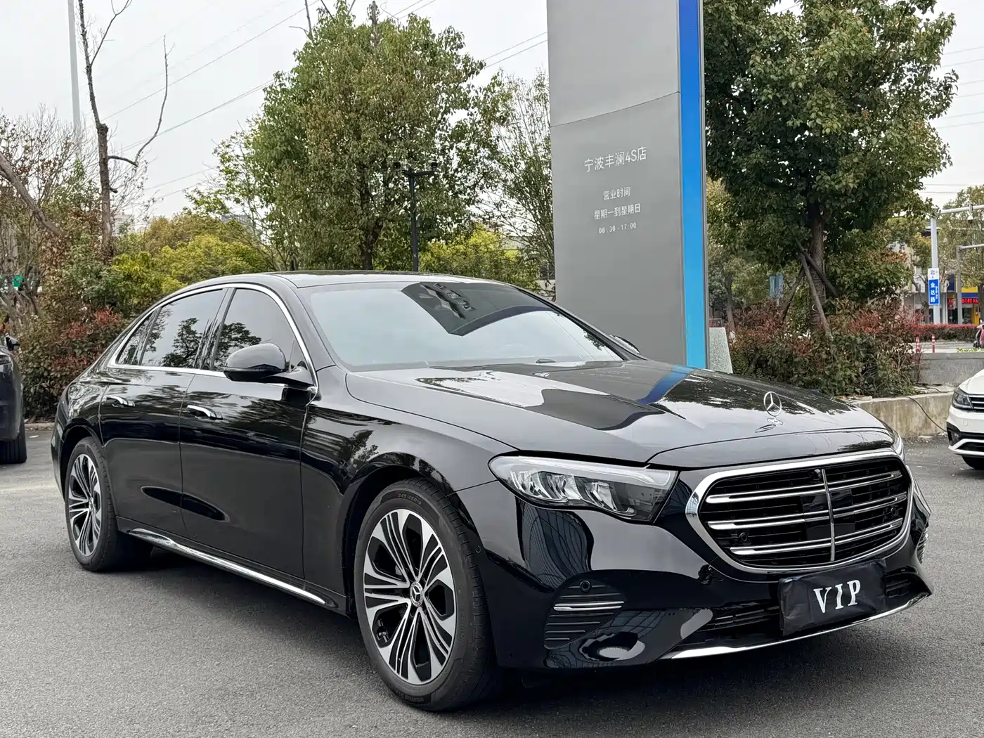 Mercedes-Benz E-Class 2025 E 300 L Luxury фото 3
