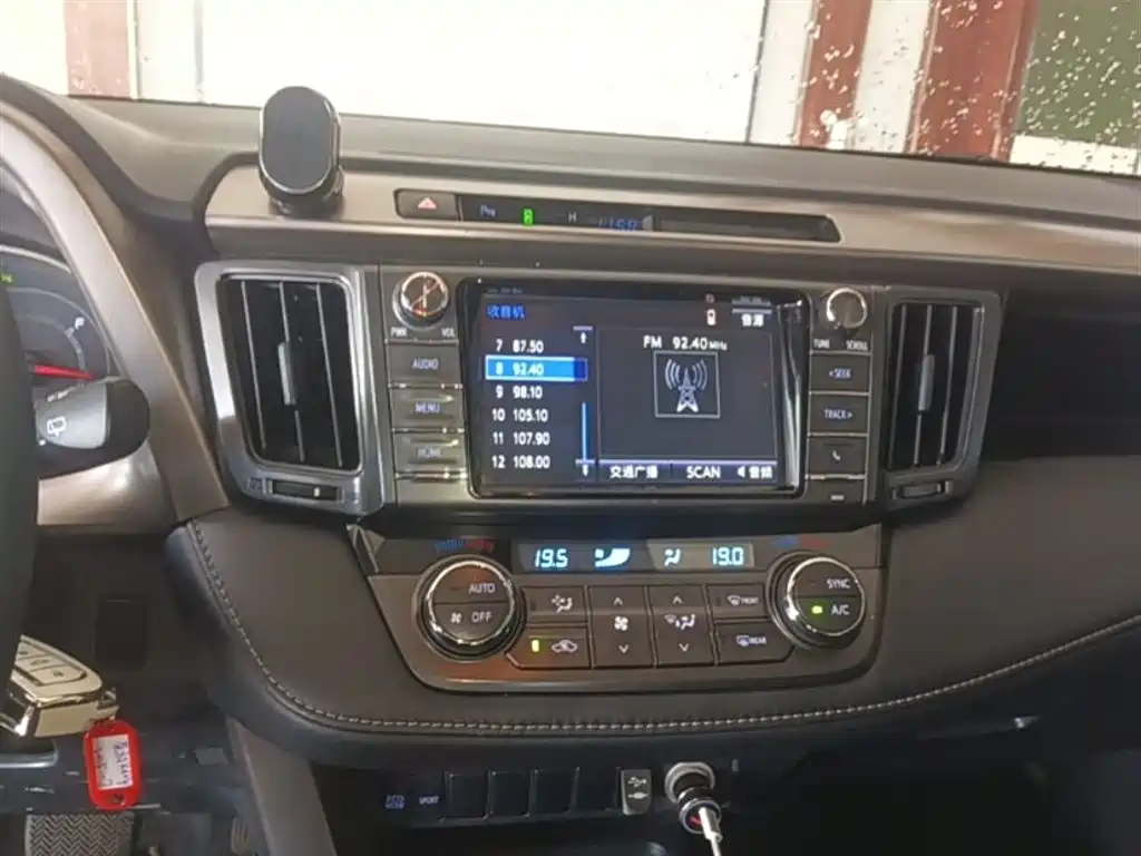Toyota RAV4 Rongfang 2015 2.0L CVT 2WD Trend Edition фото 13