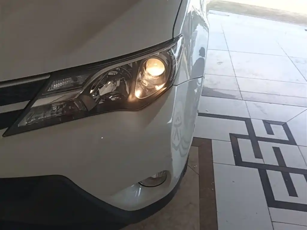 Toyota RAV4 Rongfang 2015 2.0L CVT 2WD Trend Edition фото 24