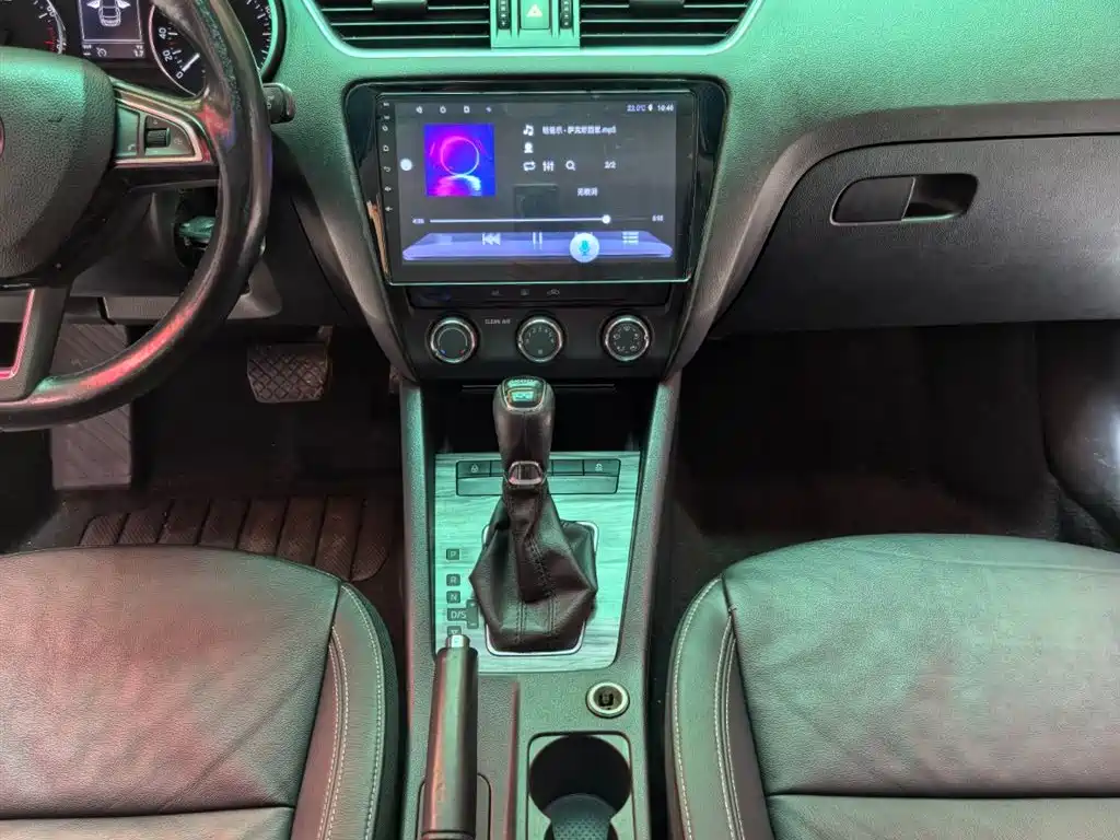Škoda Octavia 2016 1.6L Automatic Smart Edition фото 12