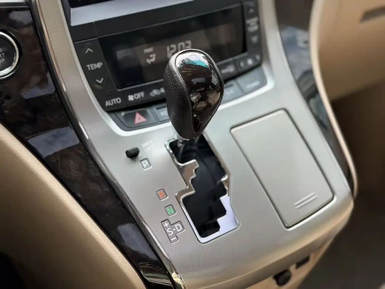 Toyota Alphard 2012 2.4L Luxury Edition фото 19