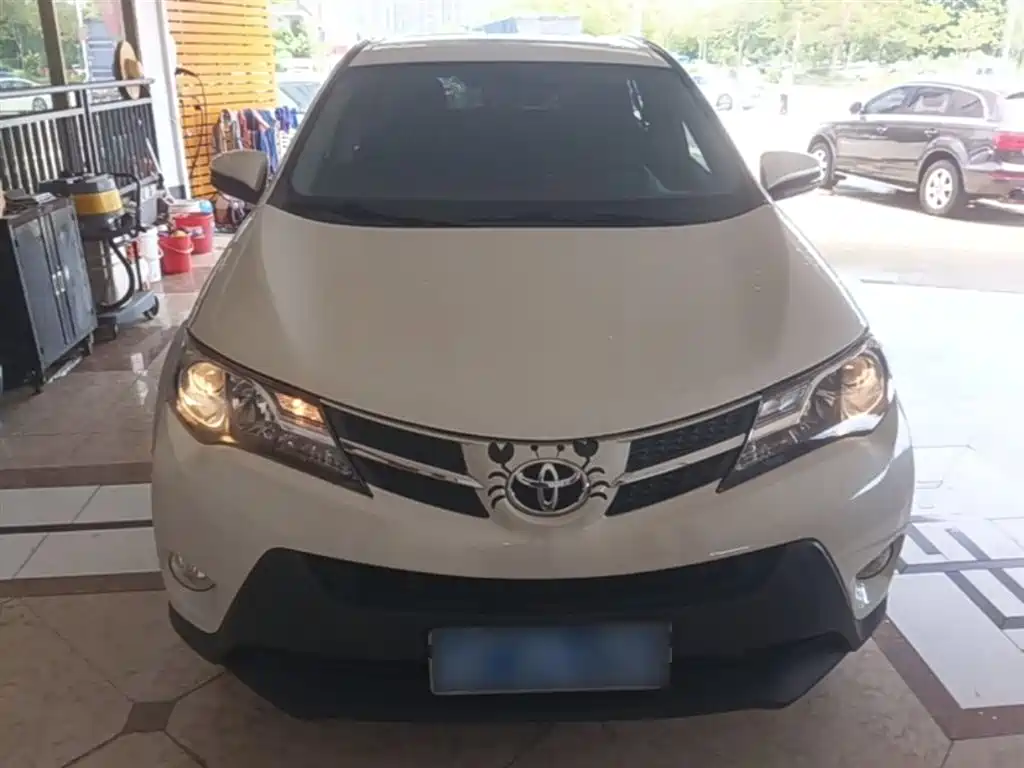 Toyota RAV4 Rongfang 2015 2.0L CVT 2WD Trend Edition фото 3