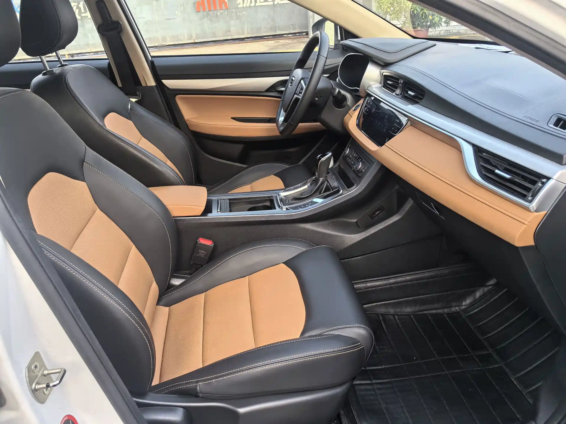 Фото 17 - Geely Vision S1