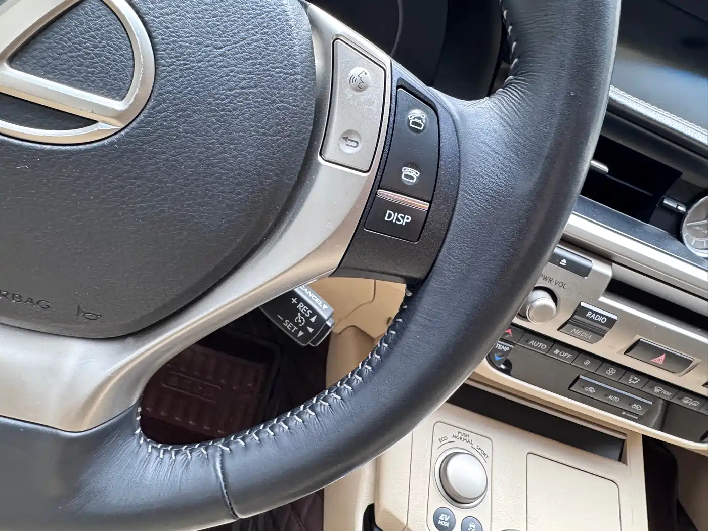Фото 10 - Lexus ES