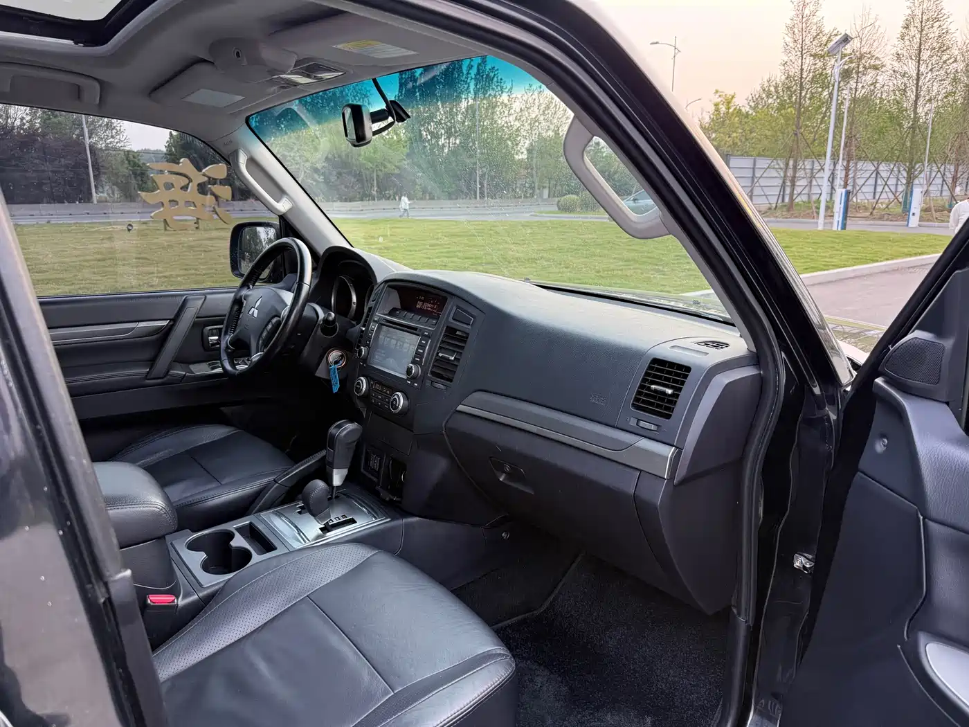 Mitsubishi Pajero (Import) 2010 3.0L Automatic Elite Edition фото 16