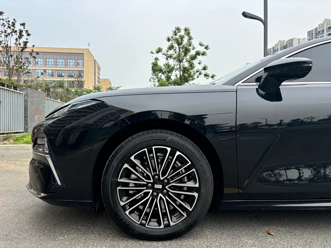 Geely Galaxy Galaxy Xingyao 8 2025 130km EM-i Premium Edition фото 12
