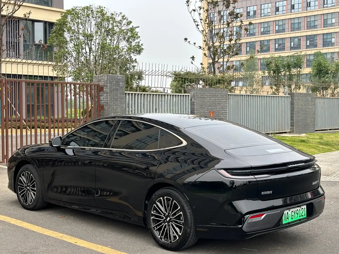 Geely Galaxy Galaxy Xingyao 8 2025 130km EM-i Premium Edition фото 16